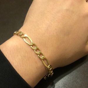 14kt Real Gold Figaro Bracelet.